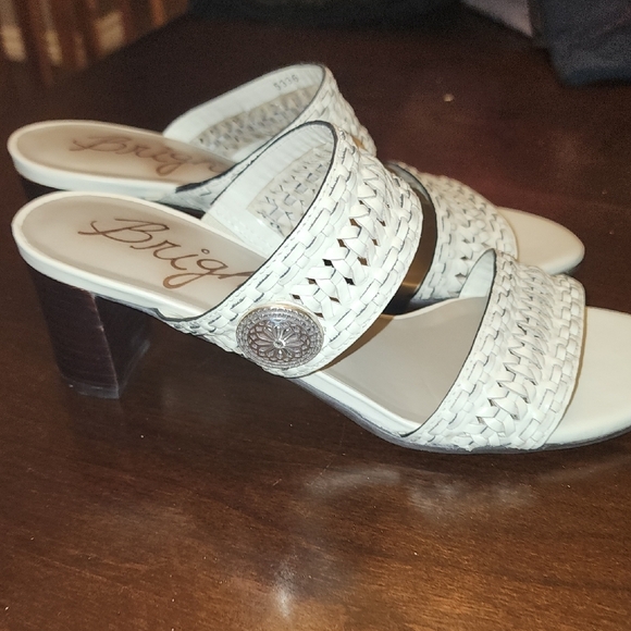 Women's Woven Cream Sandals - Picture 5 of 7